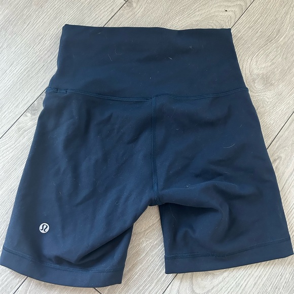 Lululemon Wunder Train Shorts 7” - Picture 2 of 2